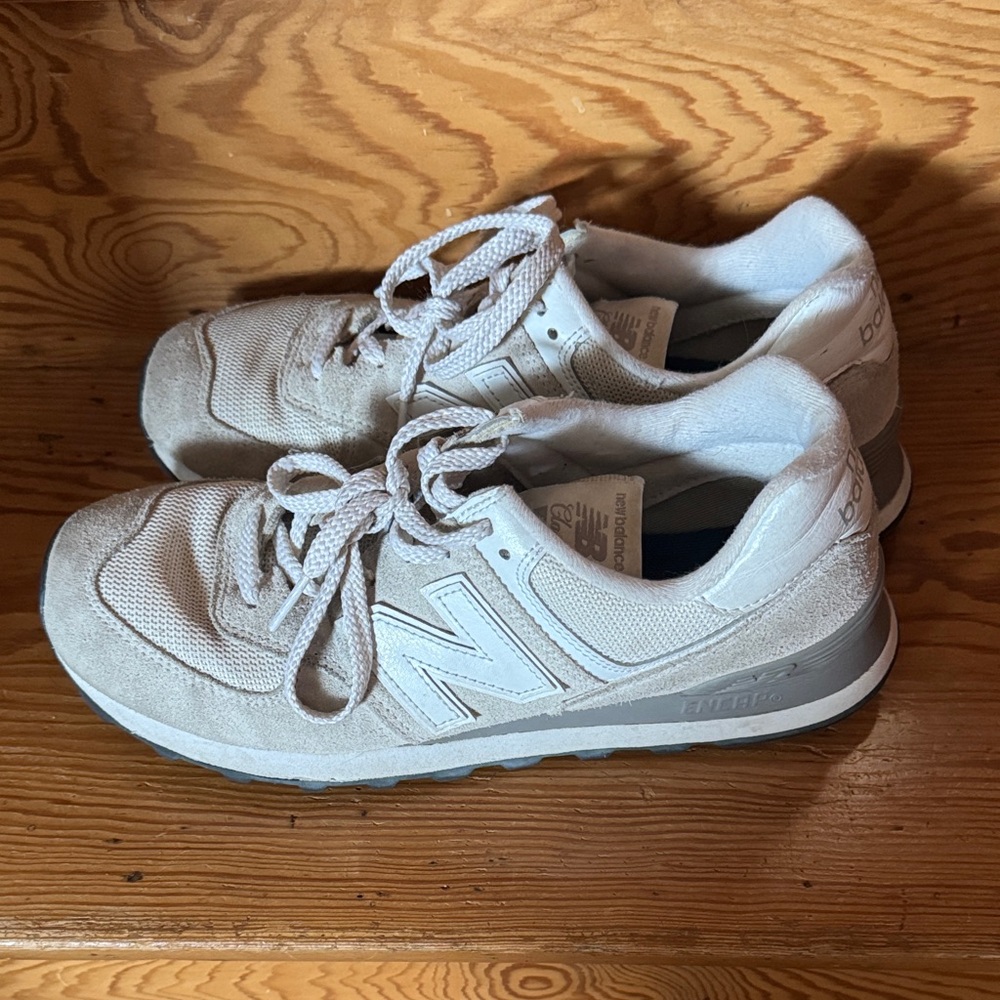 New Balance Cream 574 Athletic Shoes size 9